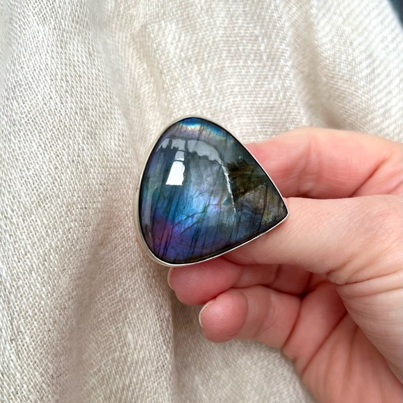 GORGEOUS Blue and Purple Labradorite Ring - Picture 8 of 11